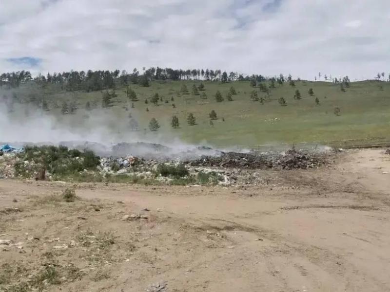 На Байкале произошел крупный пожар на мусорном полигоне