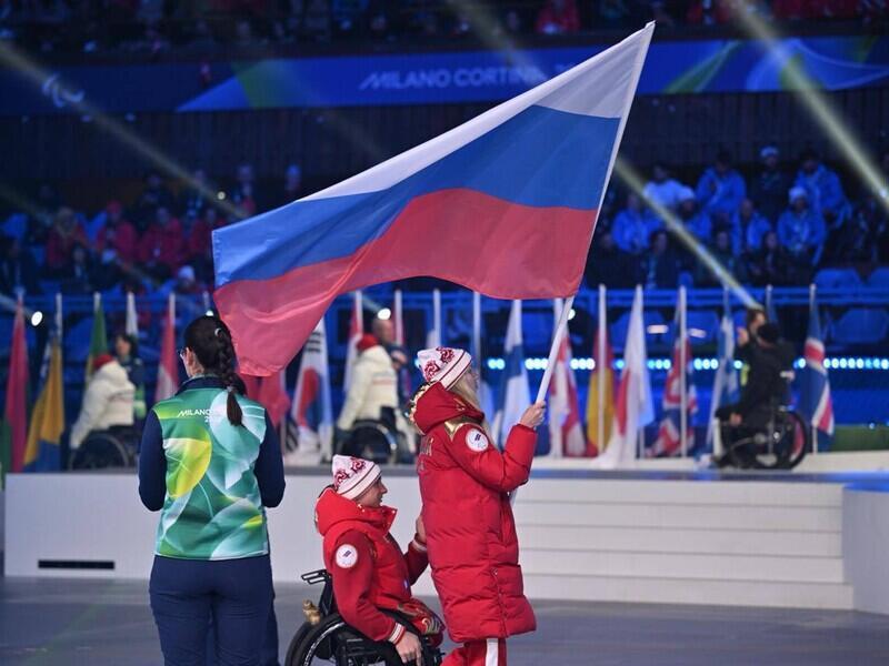 На закрытии Паралимпиады флаг России пронесла байкальчанка Варвара Ворончихина