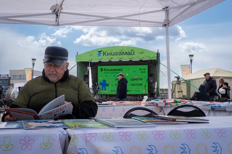 В 2026 году фестиваль «Книгамай» будет посвящен местным авторам. Фото: vk.ru/knigamay