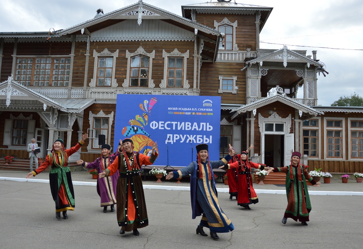 В усадьбе Сукачева можно примерить национальные костюмы, познакомиться с традиционными ремеслами. © Фото: vk.ru/usadba_sukachova