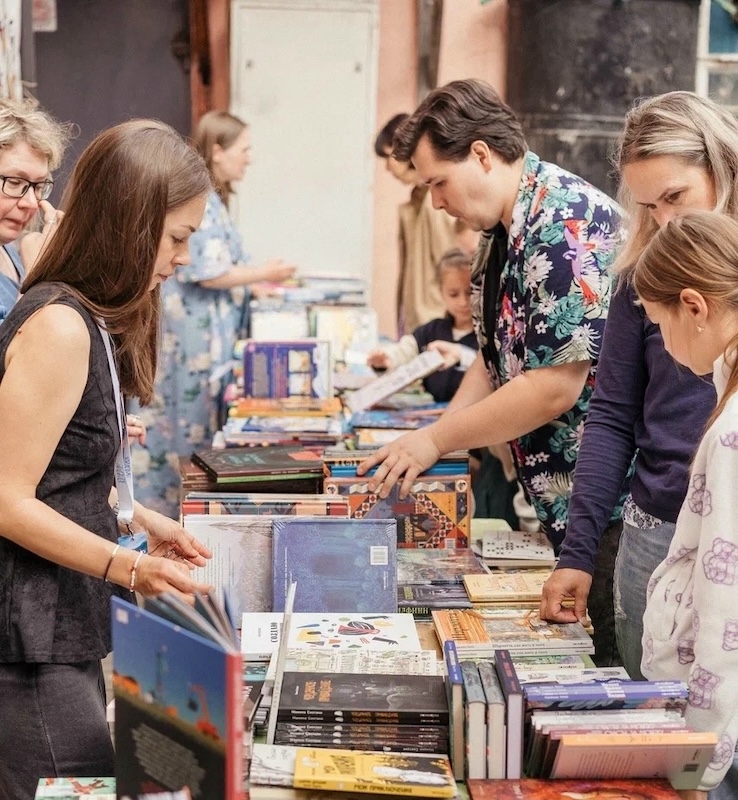 11 и 12 июля в «Переплете» в честь фестиваля можно будет купить книги по специальным ценам. Фото: vk.ru/popadivpereplet
